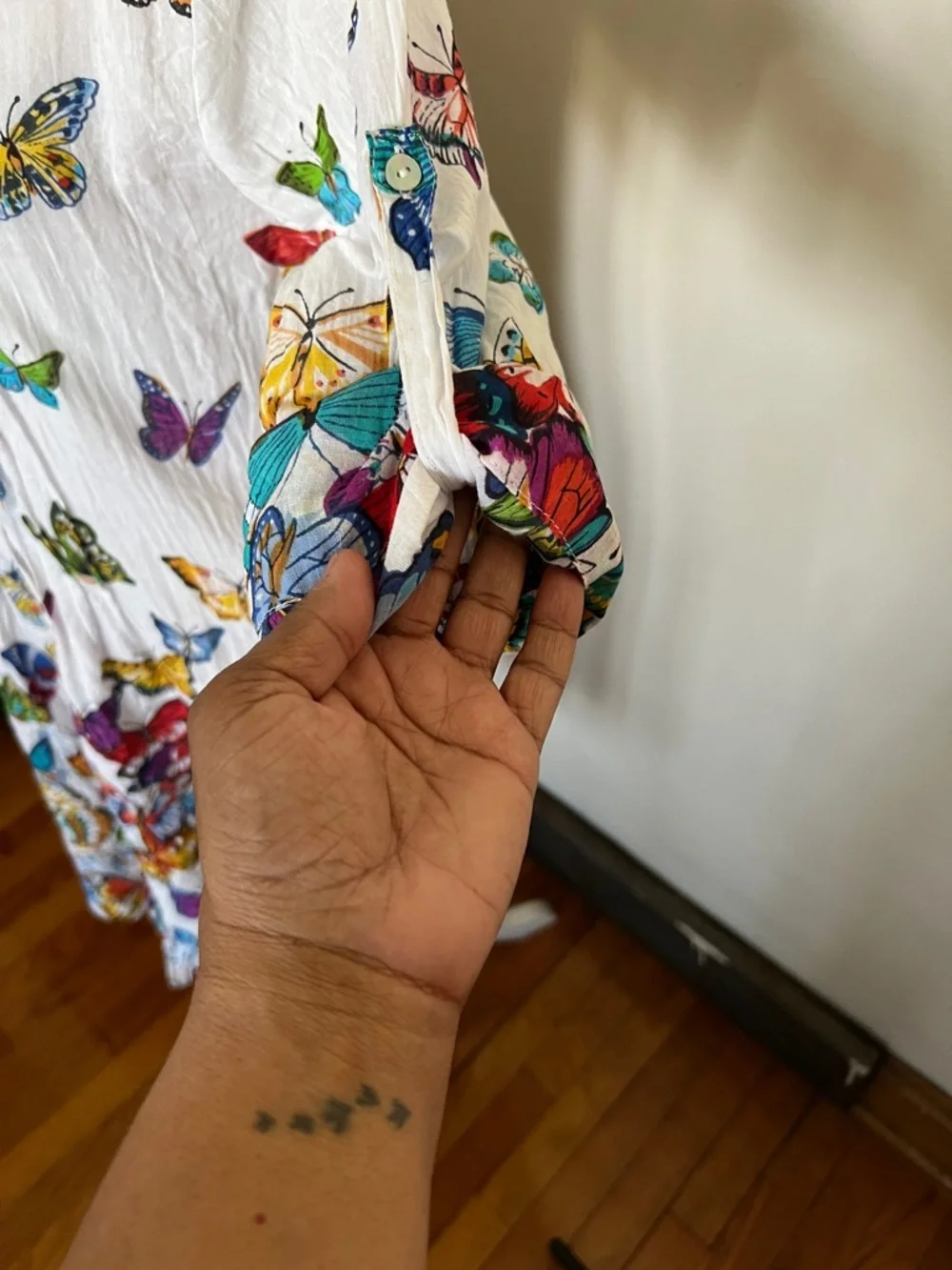 Colori di Mare White Button-Front Tunic with Butterfly Accent - Picture 7 of 12